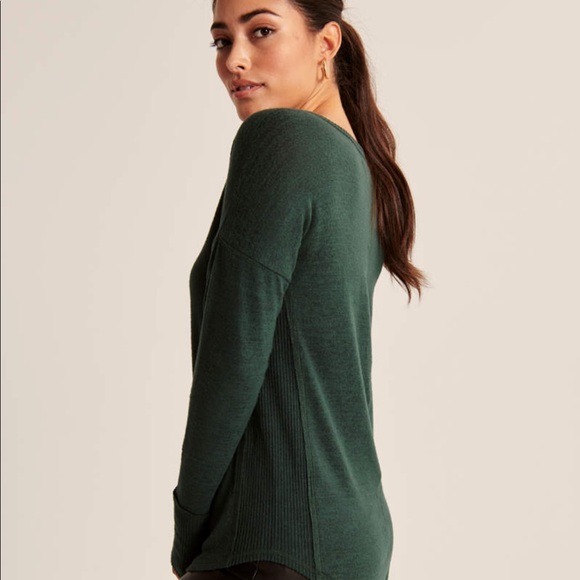 Cozy Long-Sleeve V-Neck Legging Tee - Picture 3 of 5